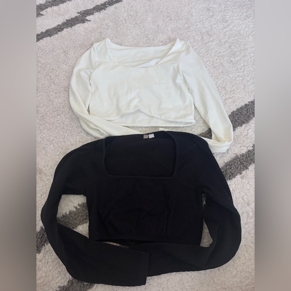 Bundle of 2 Long Sleeve Cropped Tops Black and White Sizes XS
